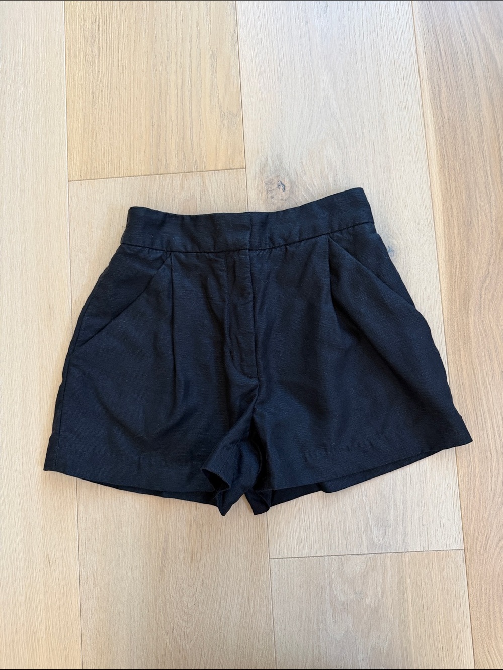 Aritzia Linen Blend Shorts